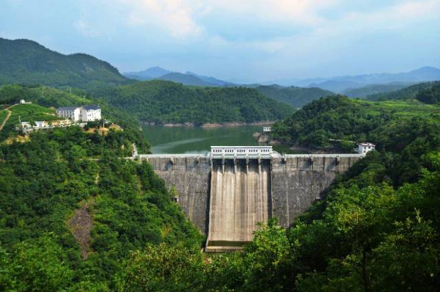 坂头水库位于嵊州市西部,属曹娥江水系长乐江支流王院江,主流长11千米