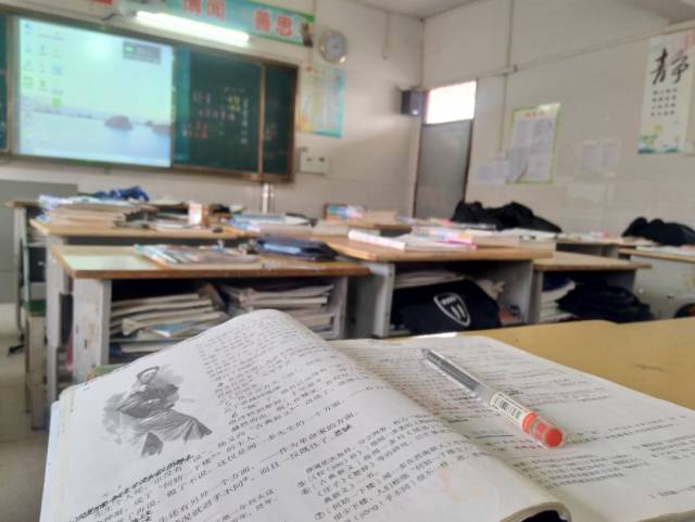 南区分离,教学楼重建.大冶东岳中学的学生