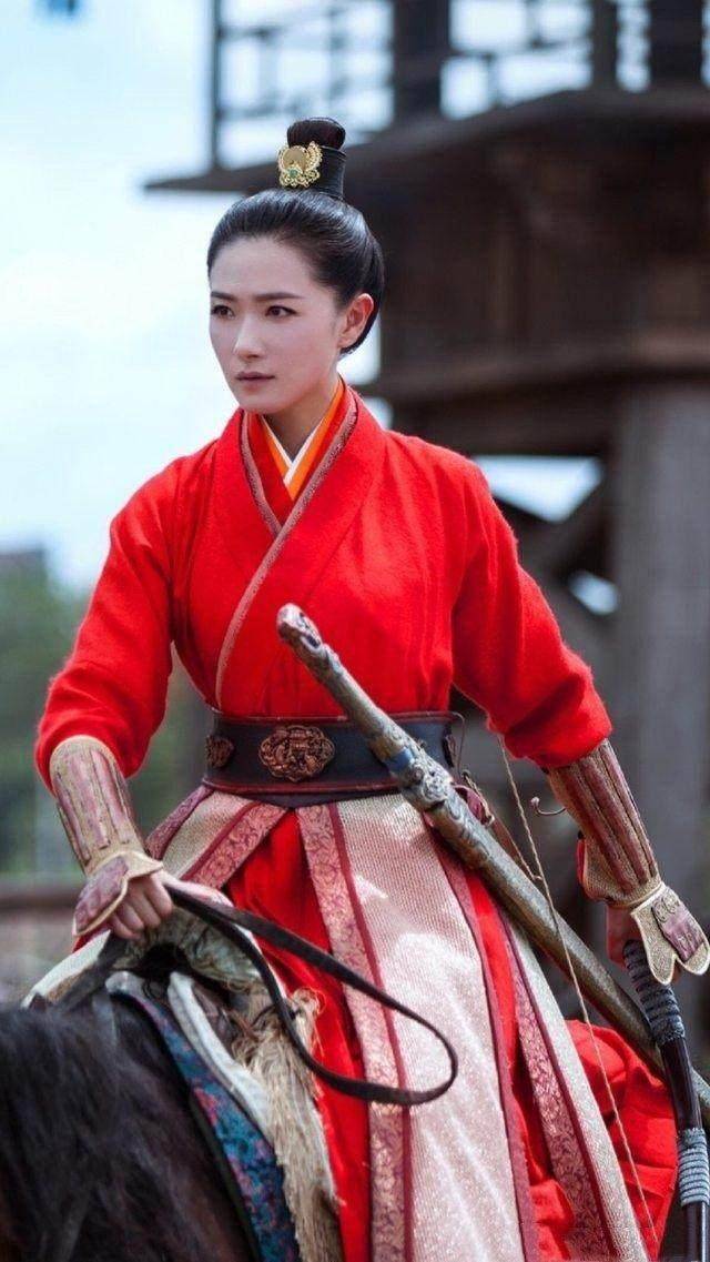 古装剧中的骑马照,刘亦菲,赵丽颖很帅气,只有她被网友