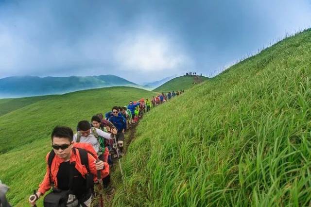 在满山的新绿里体验户外,和你一起徒步武功山,感受不一样的春天里!