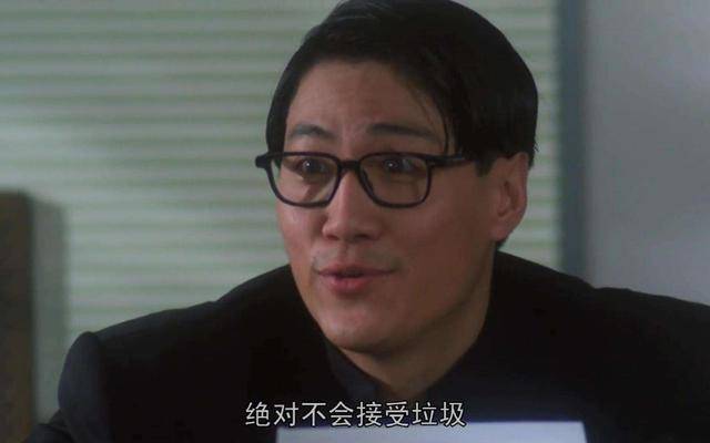 张耀扬,更不用说了,他饰演的乌鸦掀桌子已经成为了网友们时常提及的