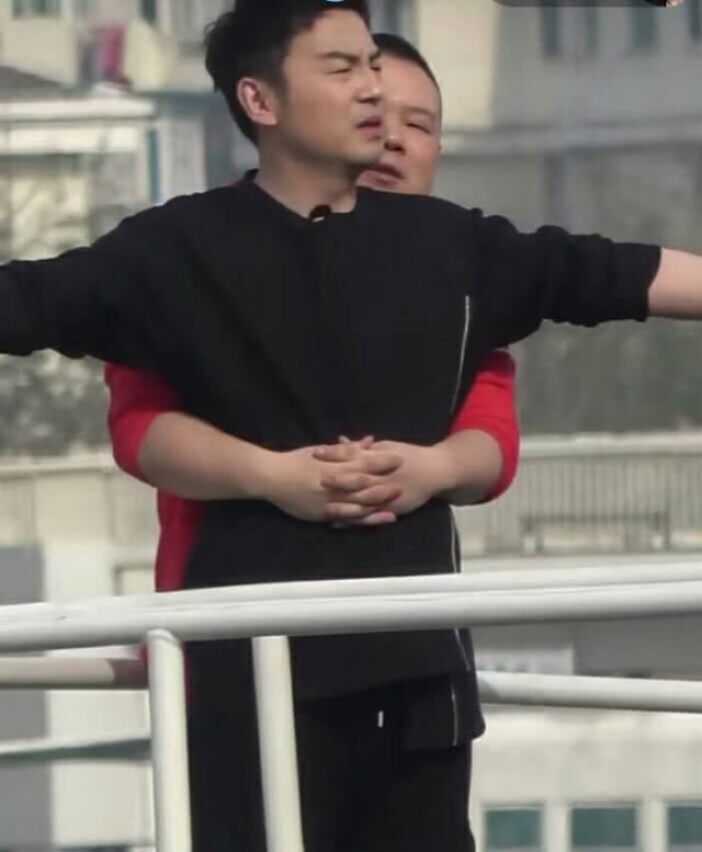 岳云鹏雷佳音上演《泰坦尼克号》经典片段,网