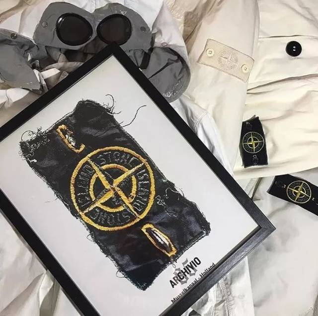 摘下罗盘袖标的 stone island 对你来说是否真的一文不值?