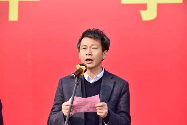 随后,县长李军强宣布沧县2019年一季度重点项目集中开工.