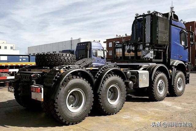 全国首台 奔驰全新arocs 4858 slt 8x8大件牵引车正式