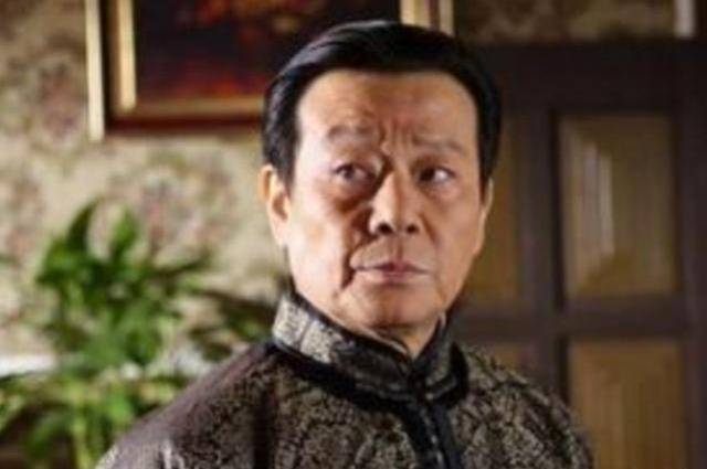成奎安大老婆叫冯月华,二老婆叫陈美芝,各自生了一个儿子,而且二老婆