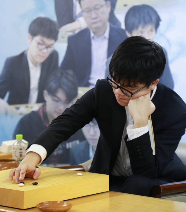 3月19日,中国棋手柯洁在比赛中,最终柯洁战胜日本棋手井山裕太,晋级