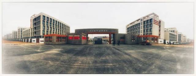 联系地址:兰州新区职教园区九龙江 街500号 邮 编:730300 ★兰州现代