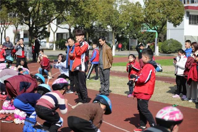 3月16日,华阳桥学校开展了义务教育阶段校园开放日活动,全面展示学校