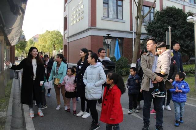 3月16日上午,车墩学校面向区域内幼升小,小升初的学生及其家长开展了