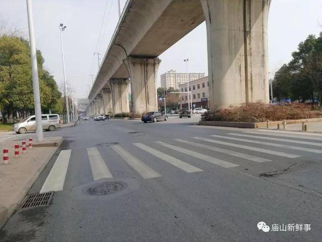 这段路叫江夏大道还是民族大道?