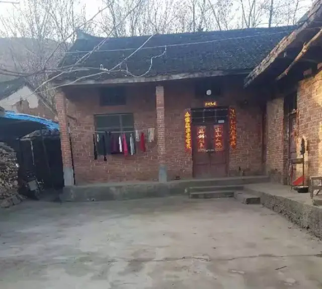 8,多云成,二组村民,买有轿车,原有四间砖木结构瓦房,多云成父亲是多