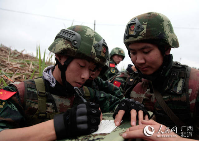 广西崇左:武警特战队员砺剑南疆深山密林