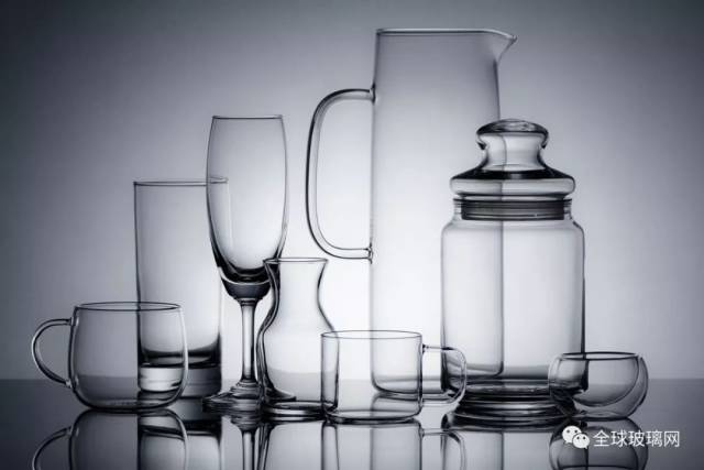 玻璃制品是采用玻璃为主要原料加工而成的生活用品,工业用品的统称.