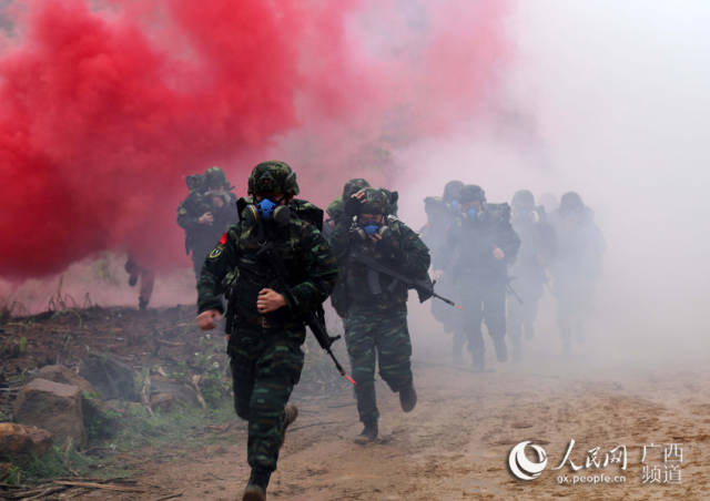 广西崇左:武警特战队员砺剑南疆深山密林