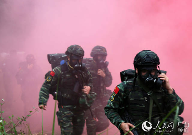 广西崇左:武警特战队员砺剑南疆深山密林