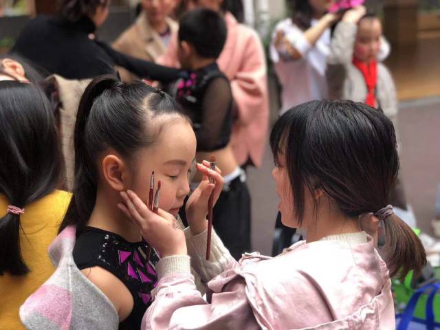 阿杰美妆学院为泡桐树小学(天府校区)啦啦操比赛化妆造型