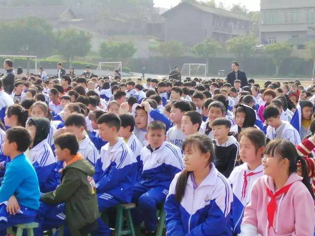 微观校园隆昌市第十中预防艾滋病教育