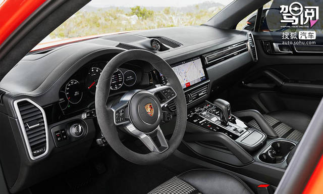 看过Cayenne Coupé的车尾 X6 Q8这次真的坐不住了