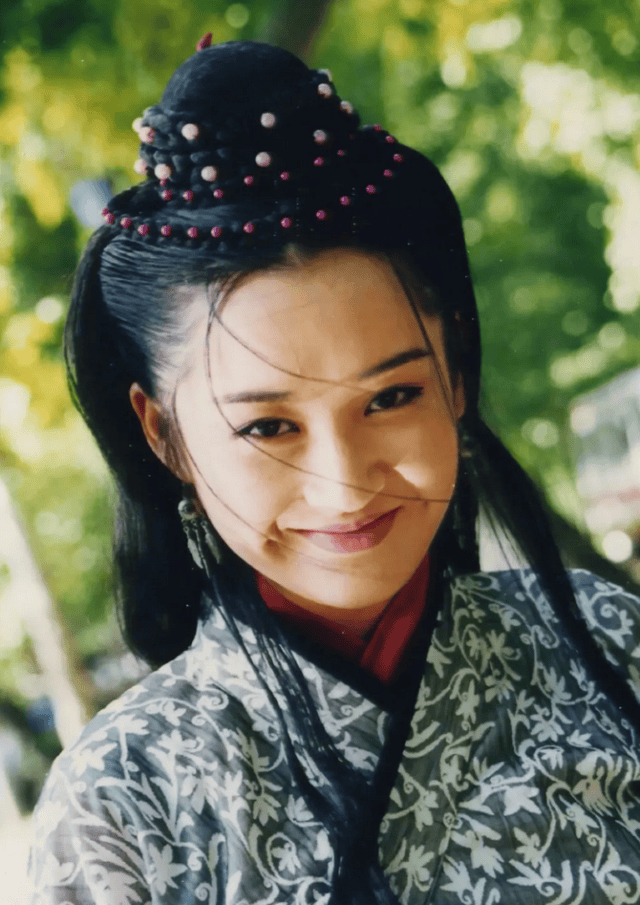 高晓松曾说,许晴是典型的北京"大飒蜜" ,真的又飒又媚,看她眼神就知道