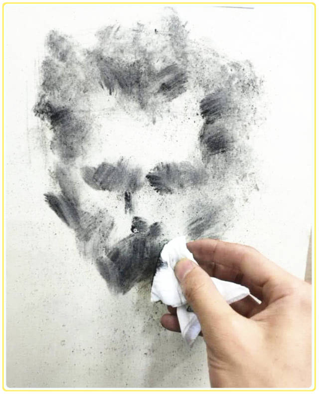 美术生画海王,颜料只用铅笔灰,拿出牙刷后,成画效果炸裂!