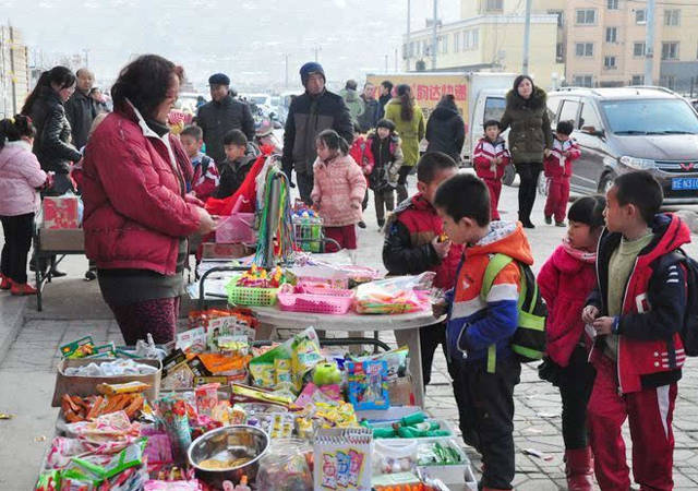 "中小学,幼儿园不得设置小卖部",规定一出,小卖部该哭