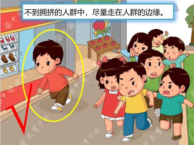 教学李主任,沈姝老师分别对大,中,小班,进行了生动有趣的"防踩踏安全
