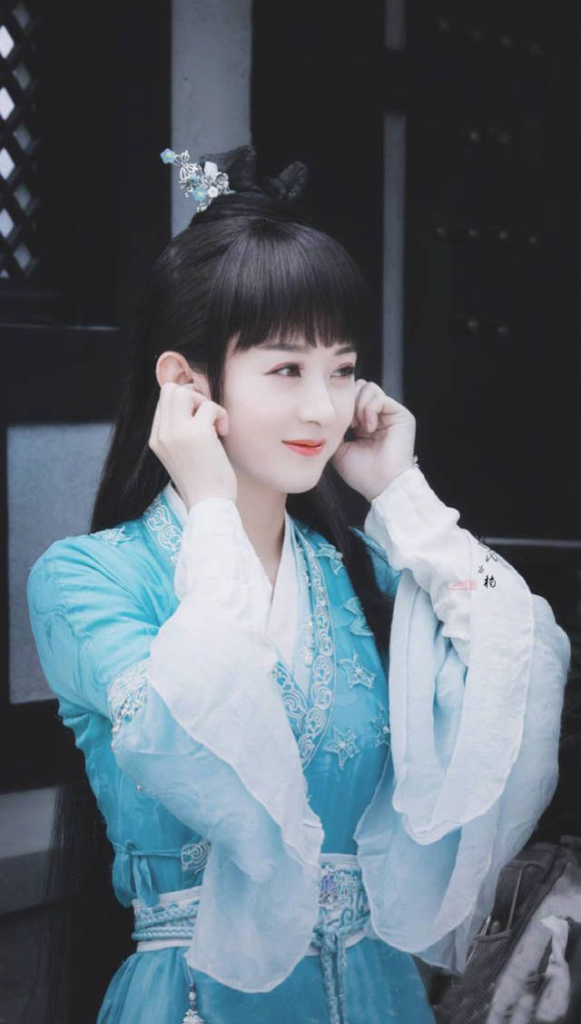 原创鞠婧祎vs赵丽颖,谁的造型最好看? 网友:实在难分胜负!
