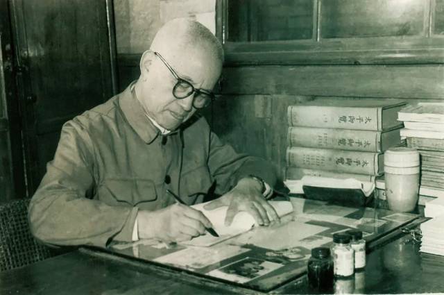 袁珂(1916—2001) 首先,袁珂先生是个大学者.
