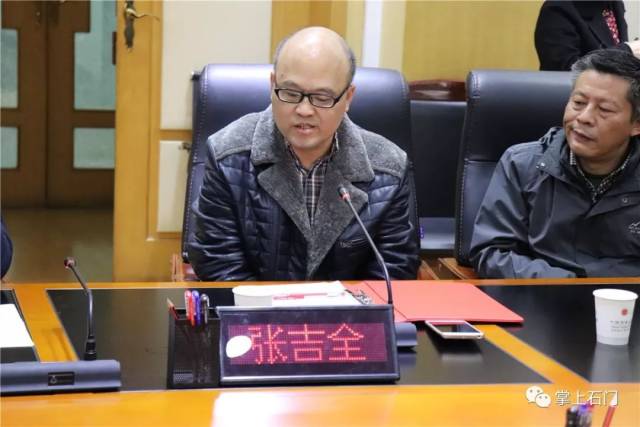 捐赠仪式由县委办张吉全主持