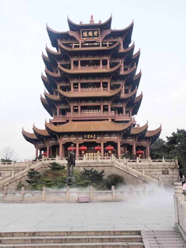 乌兰图雅武汉拍摄世界运会题推广曲《美丽武汉欢迎你》!