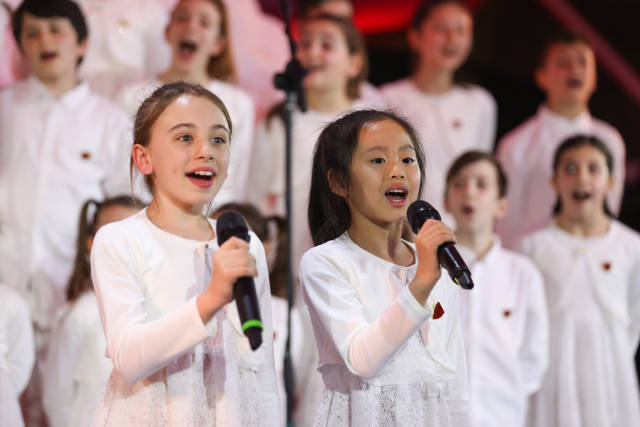 在意大利罗马,小演员在"感知中国"中意友好音乐会表演童声合唱《中国