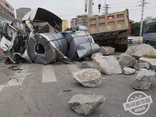 石井车祸,一人当场身亡!挂车车头撞到报废-车祸-交通事故警示网