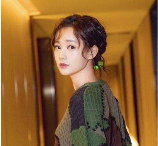 适合圆脸方脸女生的扎发发型!