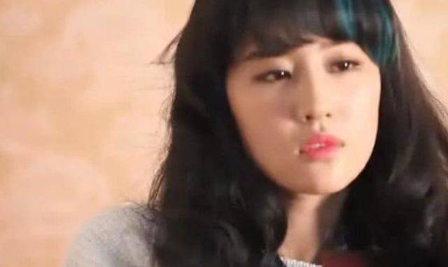 31岁刘亦菲剪网红刘海成"凡人",从女王攻到少女萌是被俗化了吗?