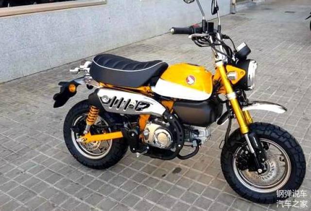 本田猴子小型摩托车,车身自重68公斤,油耗1升,最高时速60公里