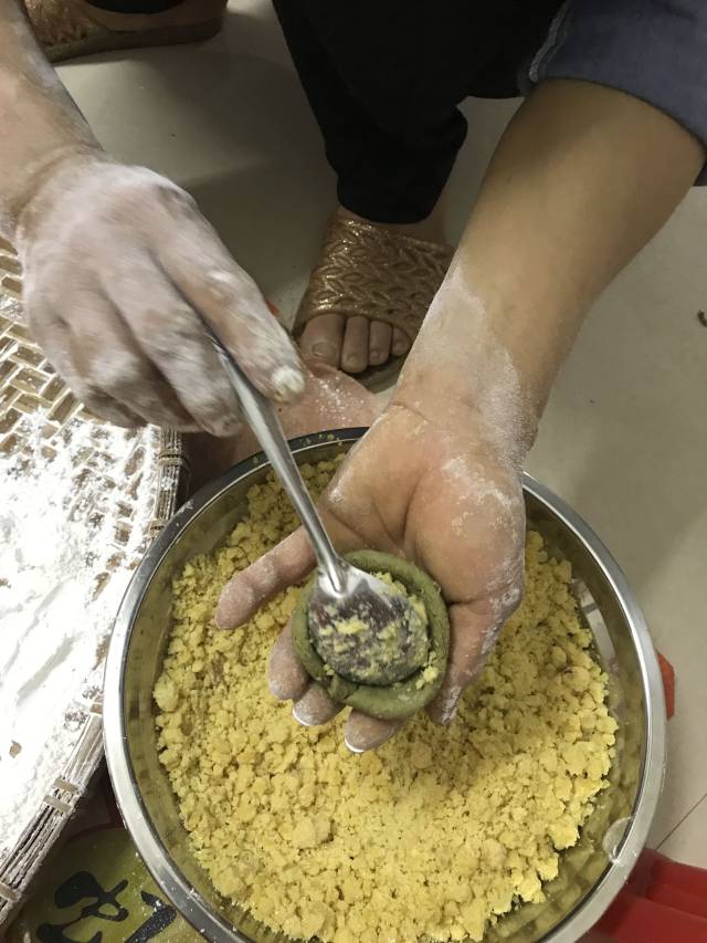 广东客家艾糍 (又叫艾草糯米糍粑)