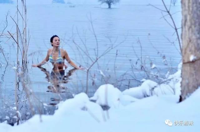 冬泳美女叶问获选十大健身人物,比基尼雪中游,美哭了(文末最新图片奉