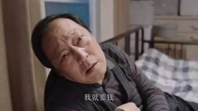 吃瓜看戏 苏大强表情包实在太火了,于是就有网友@马里奥小黄做出了