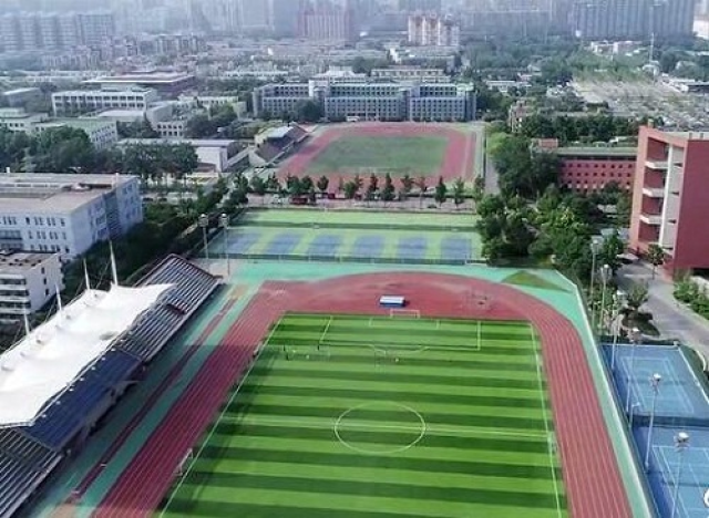 《青春斗》取景地是在哪?从学校构造来看,应该是座有历史的学校