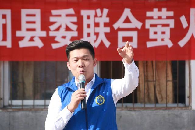 汝南团县委联合萤火虫公益协会走访帮扶特殊家庭孩子并为少年学子