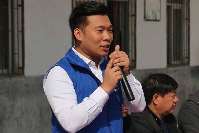 汝南团县委联合萤火虫公益协会走访帮扶特殊家庭孩子并为少年学子