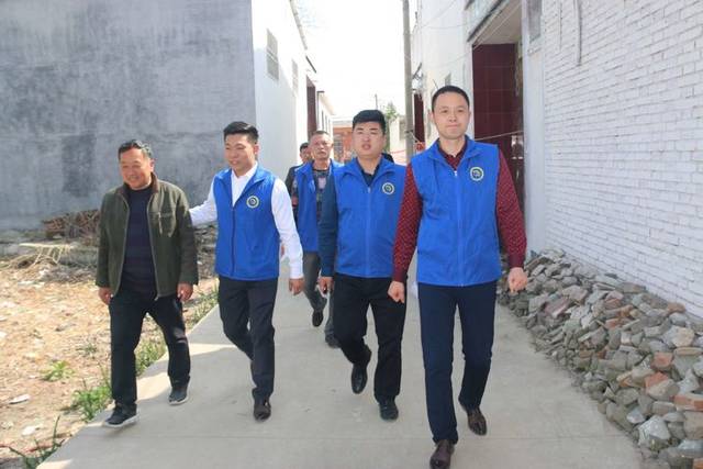 汝南团县委联合萤火虫公益协会走访帮扶特殊家庭孩子并为少年学子