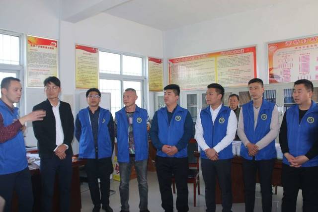 汝南团县委联合萤火虫公益协会走访帮扶特殊家庭孩子并为少年学子