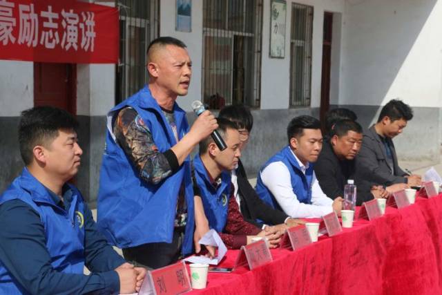 汝南团县委联合萤火虫公益协会走访帮扶特殊家庭孩子并为少年学子