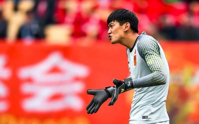 不要让韦世豪飞铲成为国足中国杯完败的背锅