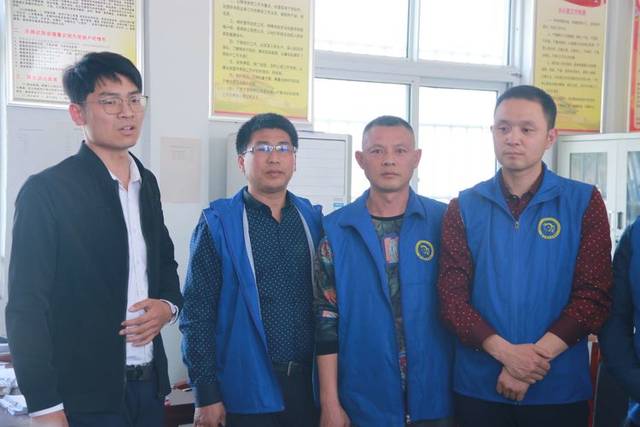 汝南团县委联合萤火虫公益协会走访帮扶特殊家庭孩子并为少年学子