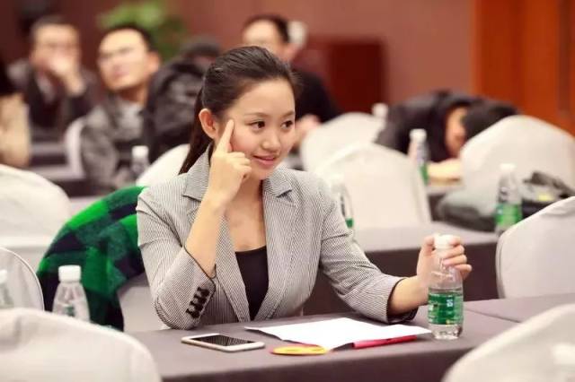 重庆这个女博士不得了,打败世界无限元宝网页游戏私服!长得还很漂亮!