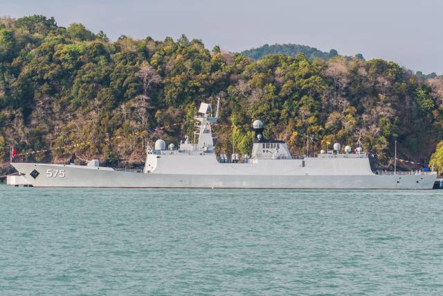 岳阳舰亮相兰卡威航展 举行开放日