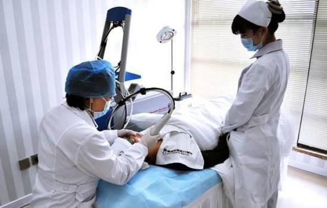 星河老师:不要相信护肤品可以治痘坑,只能这个